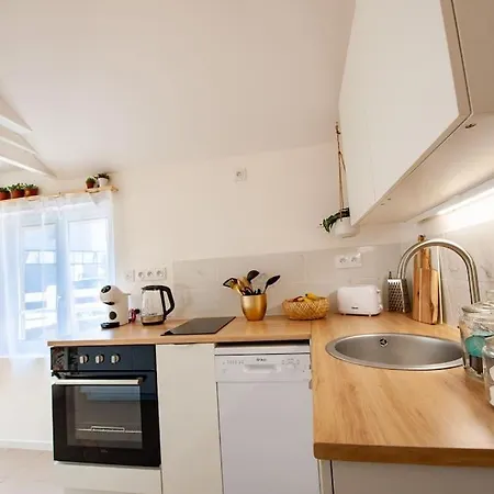 Le Cocoon - Appartement Dans Maison Du Xviieme Siecle Fougeres Exterior photo